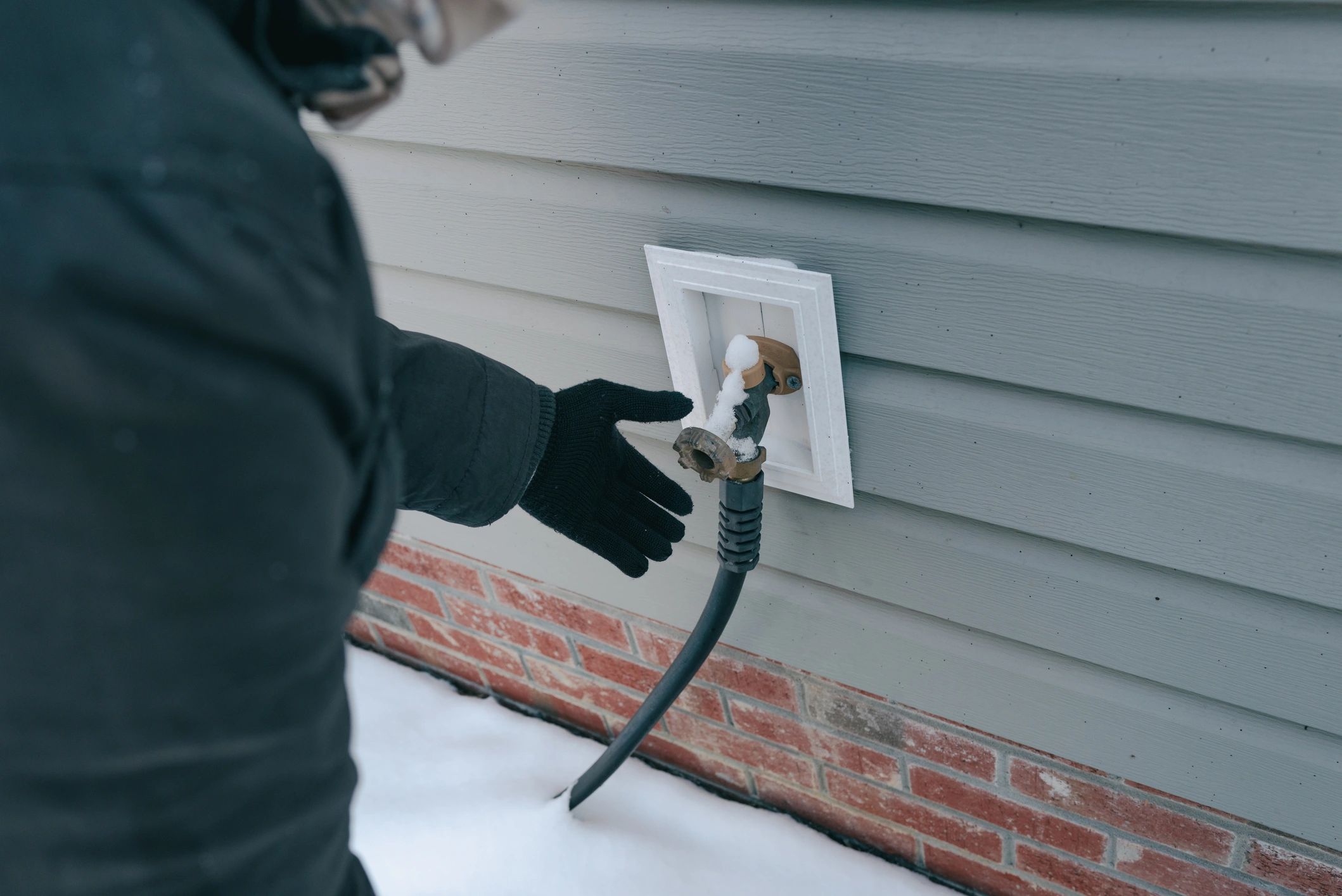 Outdoor plumbing fixture inspection